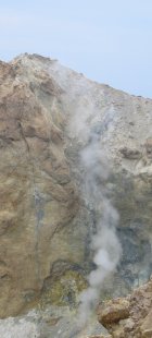 Fumee soufree s echappant du cratere